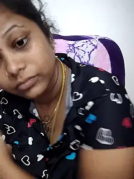 sweetqueen143 online show from May 11, 2026, 6:41 am
