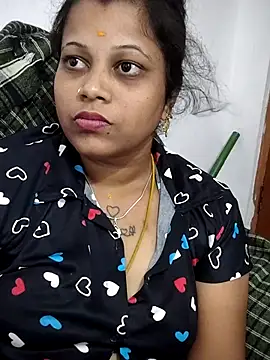 sweetqueen143 online show from May 15, 2026, 11:23 pm