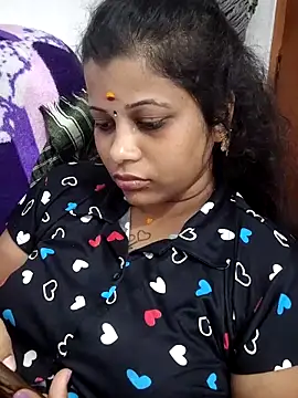 sweetqueen143 online show from June 1, 2026, 8:05 am