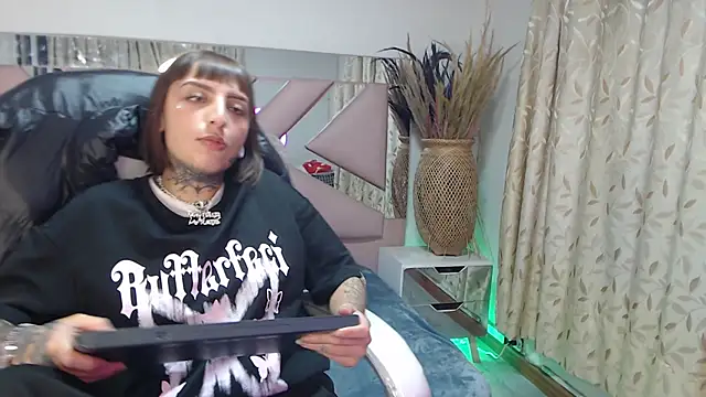 Gyal 8  online show from October 13, 2025, 3:50 am