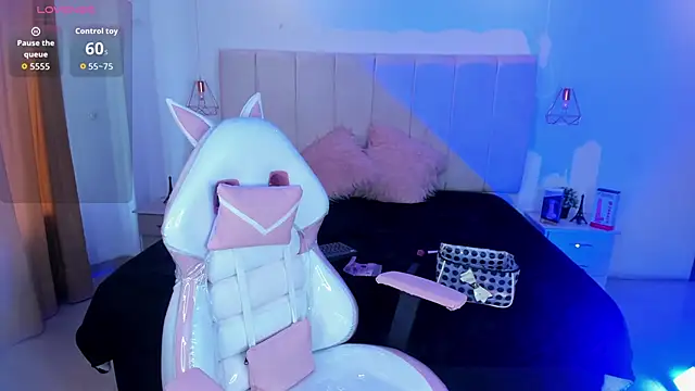 Gyal 8  online show from November 24, 2025, 7:57 pm