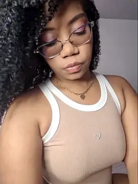 hottielatina online show from November 16, 2025, 8:36 pm