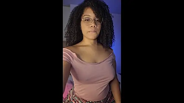 hottielatina online show from November 24, 2025, 11:15 pm