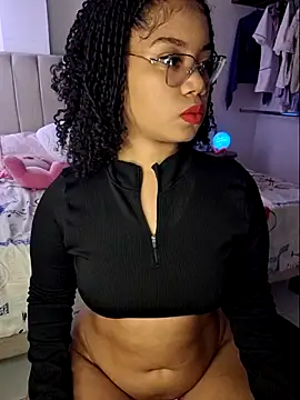 hottielatina online show from December 4, 2025, 8:06 pm