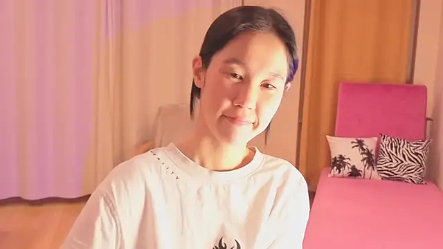 Reina  chan online show from September 22, 2025, 4:31 pm