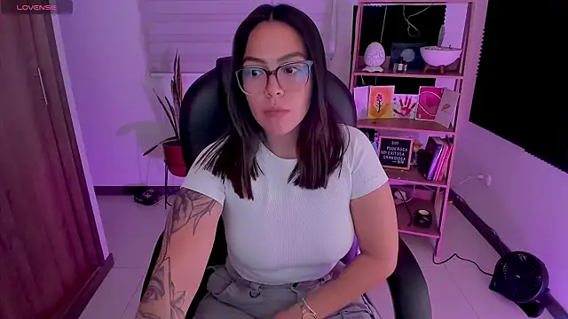 TaniaVelvet online show from April 19, 2026, 2:55 am