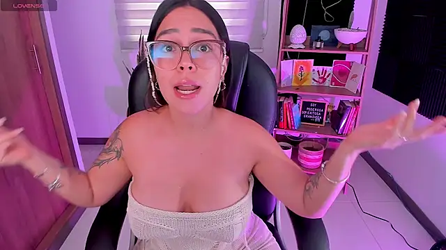 TaniaVelvet online show from April 22, 2026, 4:41 pm