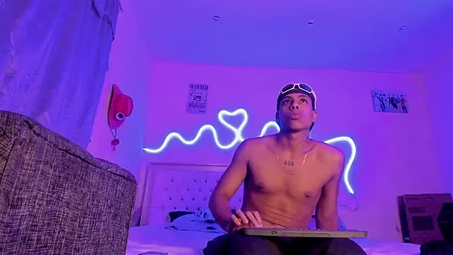 Snapshot of Glader31 chatting on October 17, 2025, 9:50 pm Glader31 online show from October 17, 2025, 9:50 pm