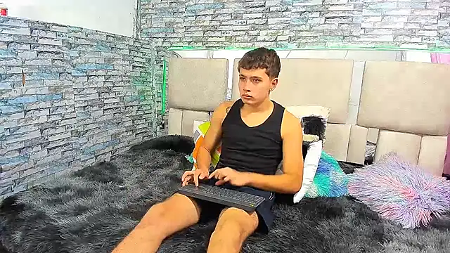 Julian wolf18 online show from September 27, 2025, 1:49 pm