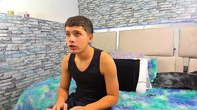 Julian wolf18 online show from October 21, 2025, 3:35 pm