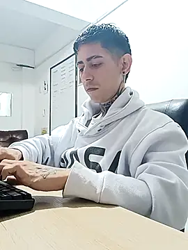 Kriss Mercury online show from October 7, 2025, 11:57 pm