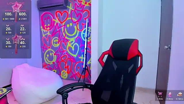 Snapshot of ZOE_ROSE4 chatting on December 1, 2025, 8:14 pm ZOE ROSE4 online show from December 1, 2025, 8:14 pm