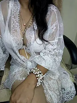 Snapshot of Hey_Jully chatting on October 8, 2025, 4:43 am Hey Jully online show from October 8, 2025, 4:43 am
