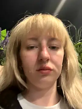 RonnieKiss online show from September 24, 2025, 3:32 am