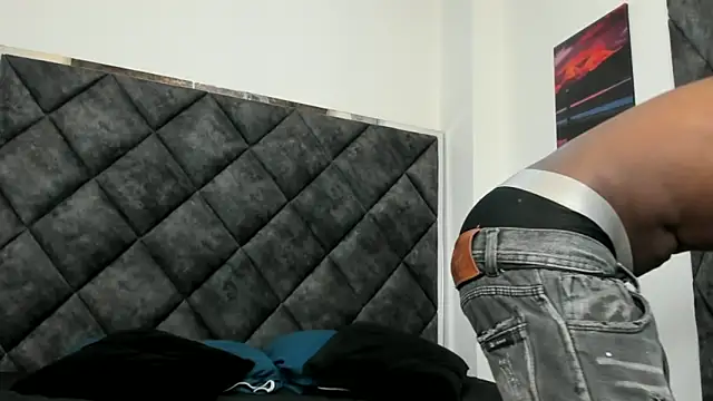 Snapshot of BennBrown chatting on November 9, 2025, 7:56 pm BennBrown online show from November 9, 2025, 7:56 pm