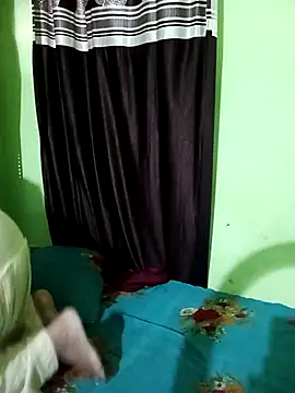 Snapshot of Mona_darling21 chatting on October 5, 2025, 10:24 am Mona darling21 online show from October 5, 2025, 10:24 am