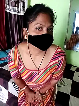 Snapshot of Mona_darling21 chatting on October 22, 2025, 8:14 am Mona darling21 online show from October 22, 2025, 8:14 am