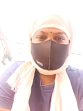 Snapshot of Mona_darling21 chatting on October 24, 2025, 5:15 am Mona darling21 online show from October 24, 2025, 5:15 am