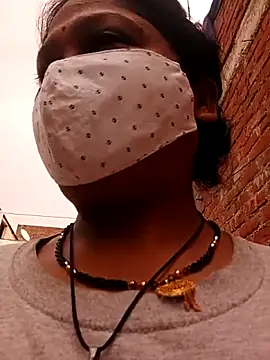 Snapshot of Mona_darling21 chatting on October 29, 2025, 5:20 am Mona darling21 online show from October 29, 2025, 5:20 am