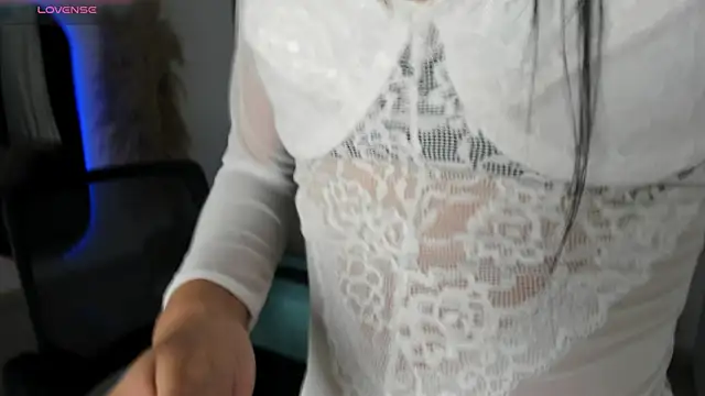 ArySweet69 online show from November 28, 2025, 2:20 pm