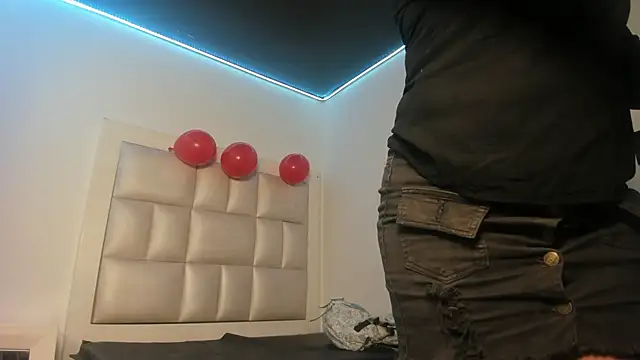 peyton  wat online show from June 5, 2026, 11:49 am