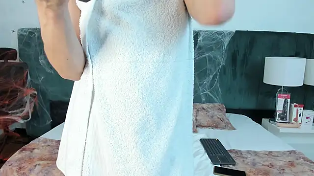 VanessaParis   online show from October 16, 2025, 8:43 pm