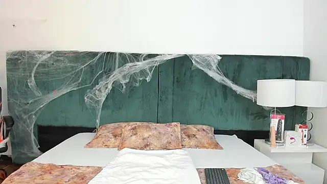 VanessaParis   online show from October 19, 2025, 9:26 pm