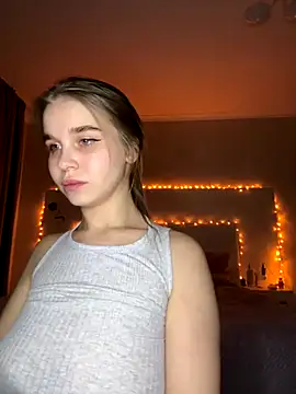 MyLolaSky online show from October 11, 2025, 10:52 pm