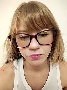 Snapshot of Rubialuna chatting on October 27, 2025, 1:37 pm Rubialuna online show from October 27, 2025, 1:37 pm