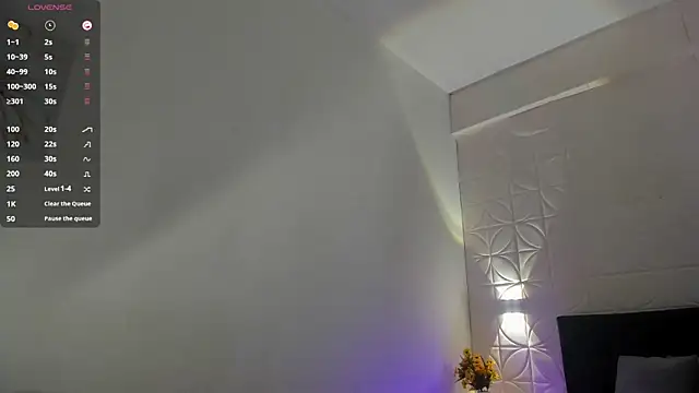 EmillyLim online show from April 20, 2026, 8:21 pm