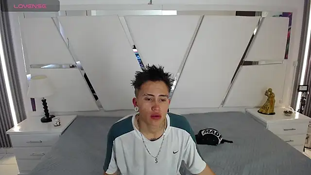 oblivionlove online show from February 2, 2026, 12:59 pm