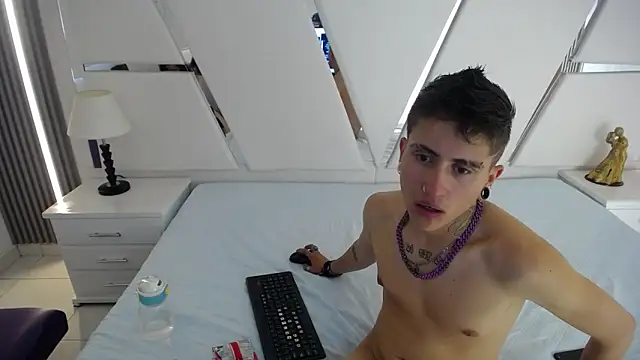 oblivionlove online show from April 21, 2026, 9:50 pm