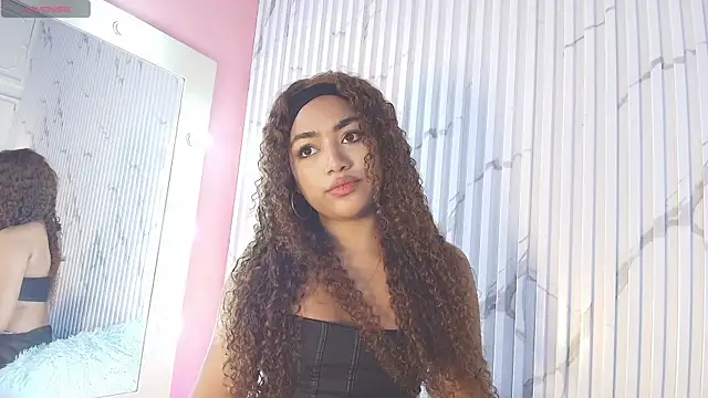 Missdionne curly online show from September 26, 2025, 11:25 am