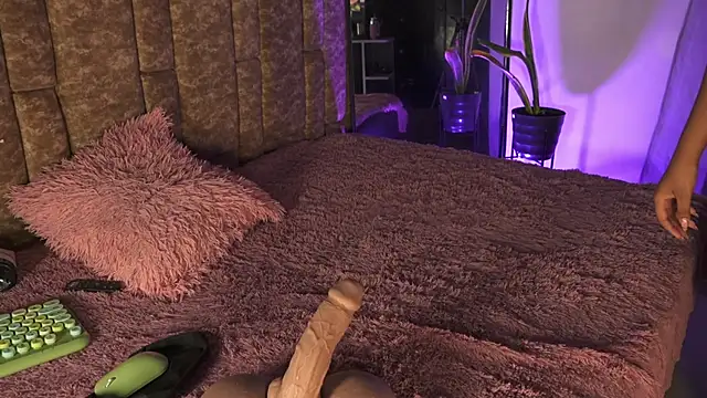 Missdionne curly online show from April 21, 2026, 11:27 am