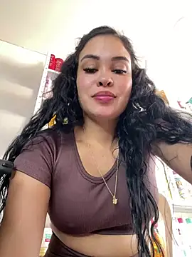 Snapshot of FOX_LATINA chatting on July 17, 2026, 9:30 pm FOX LATINA online show from July 17, 2026, 9:30 pm