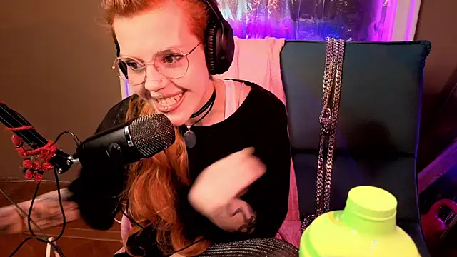 tacodeluxxxe online show from March 8, 2026, 4:27 am