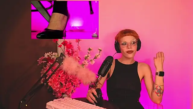 tacodeluxxxe online show from April 20, 2026, 3:09 am