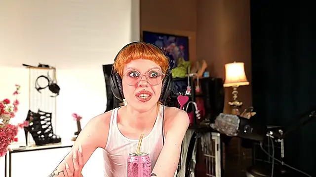 Snapshot of tacodeluxxxe chatting on May 8, 2026, 9:20 pm tacodeluxxxe online show from May 8, 2026, 9:20 pm