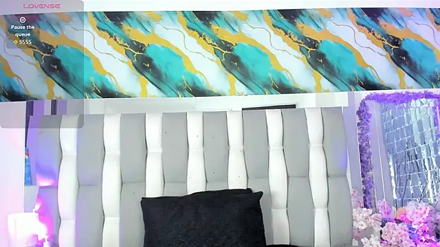 IsaDiiaz online show from April 10, 2026, 6:51 am