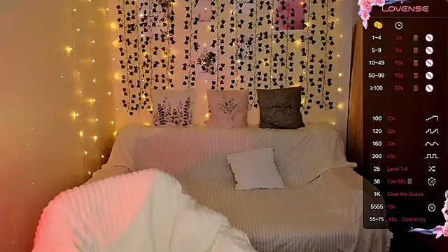 Snapshot of LinaBlossom_ chatting on November 23, 2025, 8:47 am LinaBlossom online show from November 23, 2025, 8:47 am