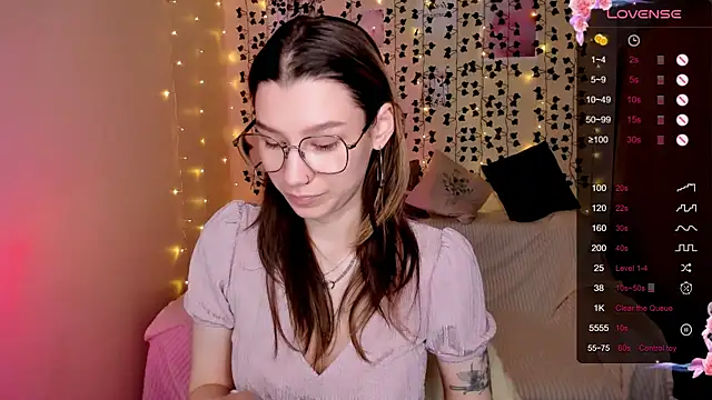 Snapshot of LinaBlossom_ chatting on November 25, 2025, 8:25 am LinaBlossom online show from November 25, 2025, 8:25 am