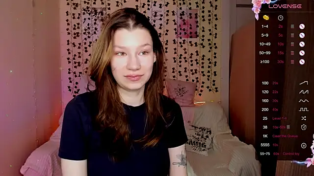 Snapshot of LinaBlossom_ chatting on December 4, 2025, 8:23 am LinaBlossom online show from December 4, 2025, 8:23 am