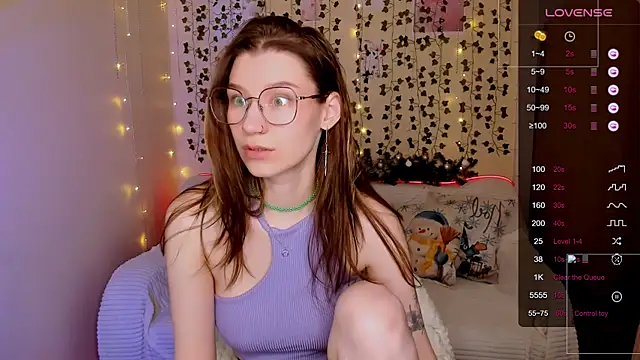 Snapshot of LinaBlossom_ chatting on December 16, 2025, 7:35 am LinaBlossom online show from December 16, 2025, 7:35 am