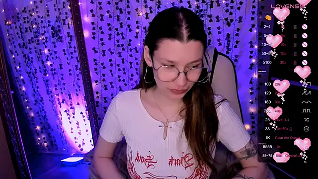 LinaBlossom  online show from April 4, 2026, 3:49 am