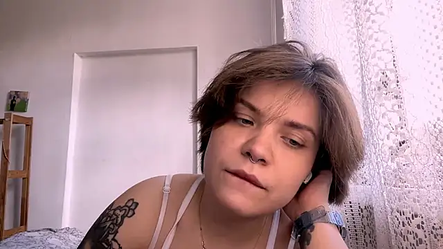 Snapshot of SabrinaFolts chatting on October 7, 2025, 9:06 am SabrinaFolts online show from October 7, 2025, 9:06 am