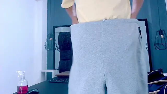 Daniel delux  online show from October 13, 2025, 12:38 pm