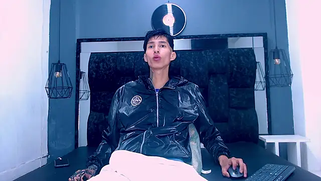 Daniel delux  online show from November 16, 2025, 12:33 pm