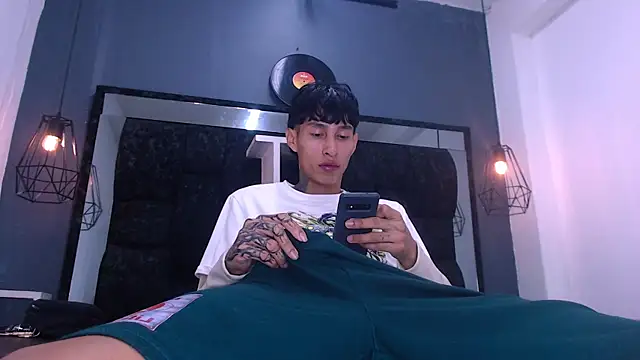 Daniel delux  online show from November 21, 2025, 11:47 pm