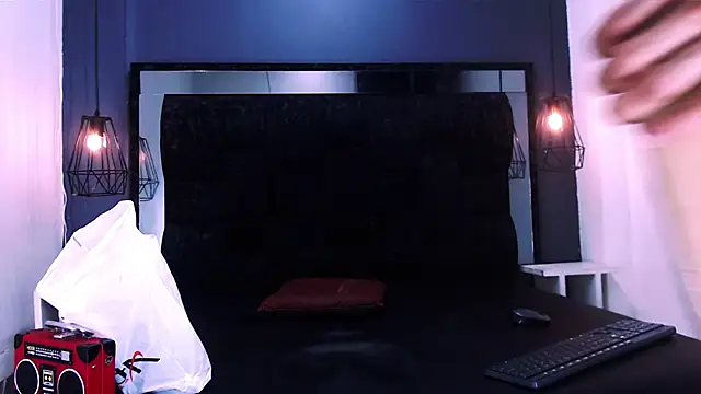 Daniel delux  online show from November 30, 2025, 11:47 am