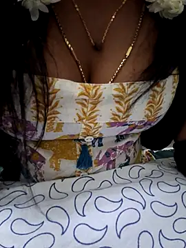 jasminetaml online show from October 9, 2025, 5:22 pm